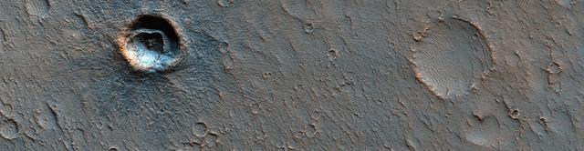 Fresh Martian Impact Crater by Stuart Rankin https://flic.kr/p/ptSdih