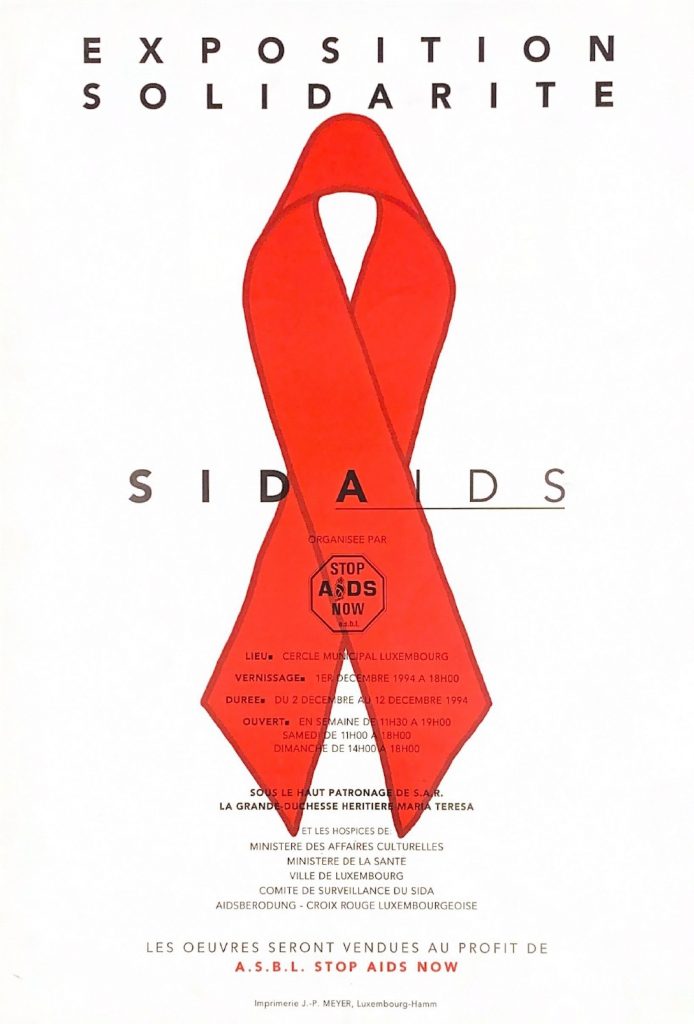 Image of red ribbon on white background.  
Caption: Exposition solidarite.  SIDAIDS. Caption translates to: Solidarity Exhibition.